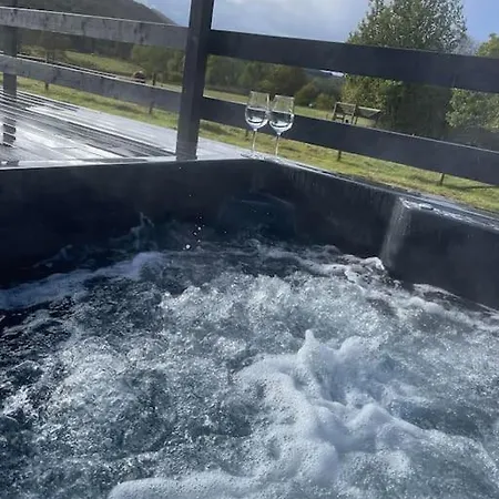 Riverview Lodge & Luxury Hot Tub Acharra Exterior photo