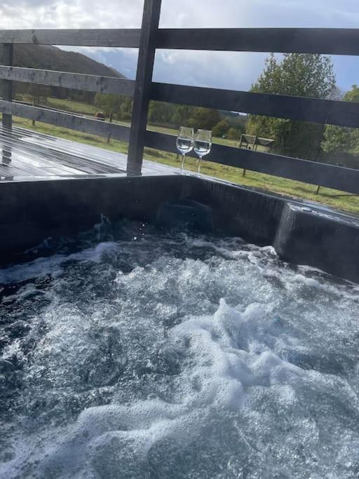 Riverview & Luxury Hot Tub Chalet Acharra