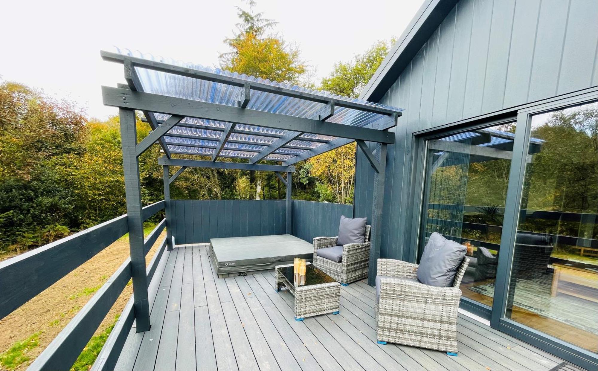 Riverview & Luxury Hot Tub Acharra